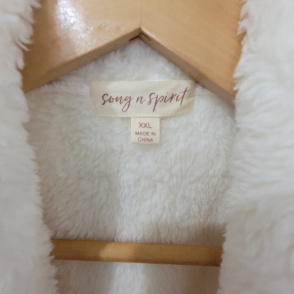 Song N Spirit Faux Fur Vest Size XXL Furry, Cozy - Picture 5 of 14